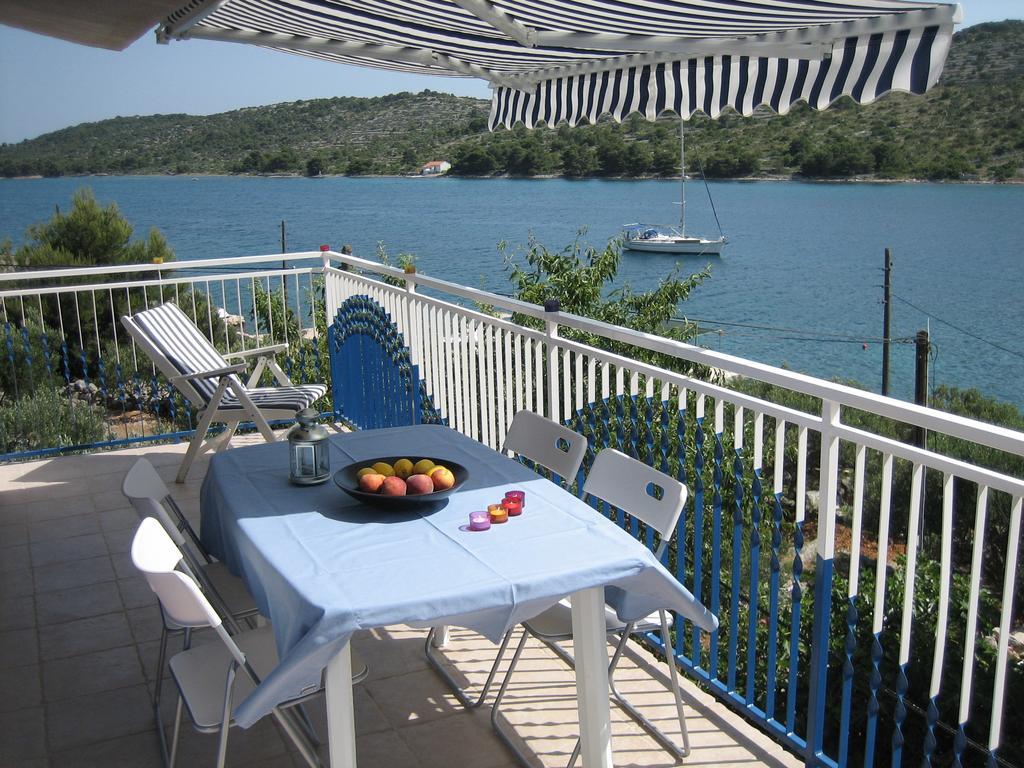 Apartments Mediterraneo Kaprije Kültér fotó